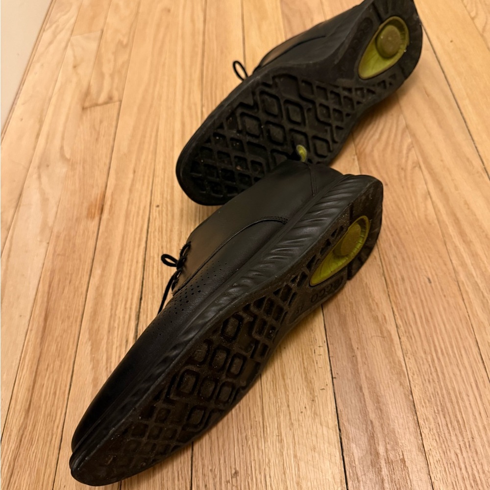 Black Ecco Hybrid Shoes Size 11